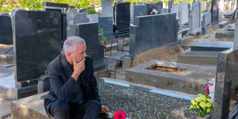 mo-thay-nguoi-than-mat-danh-so-gi-de-long-duoc-an-yen-3286