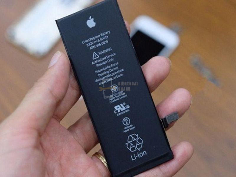hinh-anh-thay-pin-iphone-11-het-bao-nhieu-tien-bang-gia-chi-tiet--dich-vu-chinh-hang-3332-4